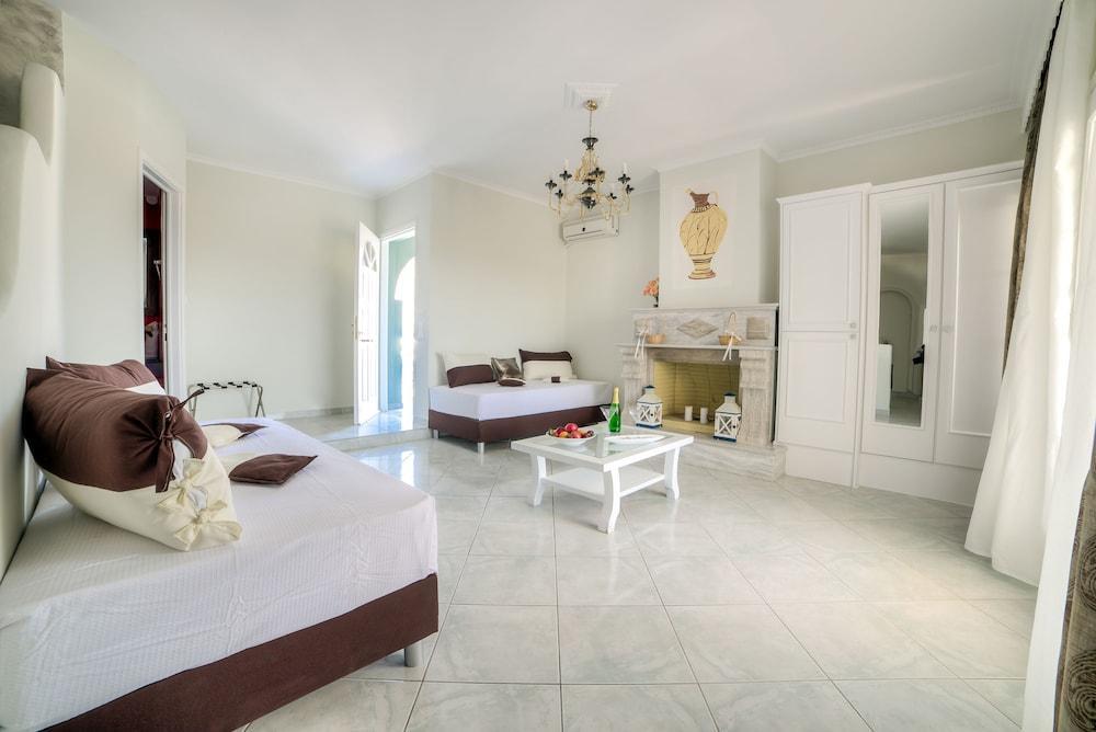 Pantheon Hotel Agios Georgios  ภายนอก รูปภาพ